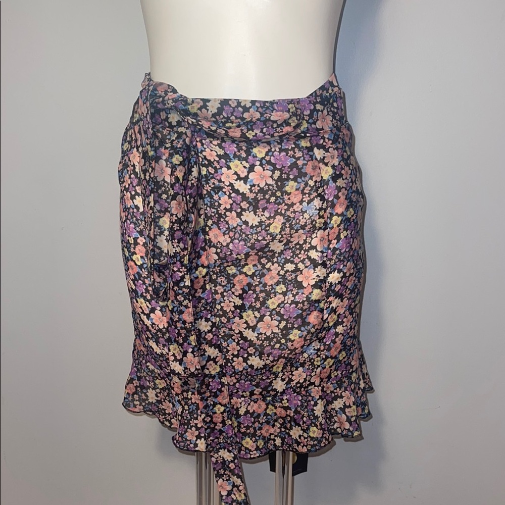 Forever 21 ladies NWT Floral Swim coverup/wrap skirt. Size 2X. Multicolored